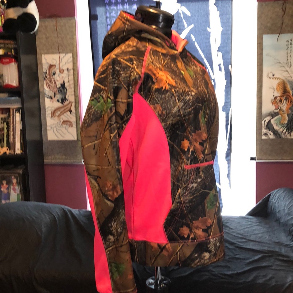 Trail Crest Women’s Camouflage/Neon Pink Hoody